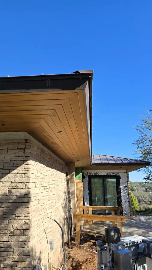 Spline-Jointed Compound Miter Soffit